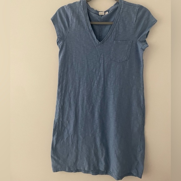 GAP Dresses & Skirts - GAP shift dress size small blue color chest pocket pullover VNeck short sleeve